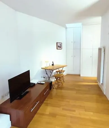 Apartment Beau Type Loft Tres Bien Situe