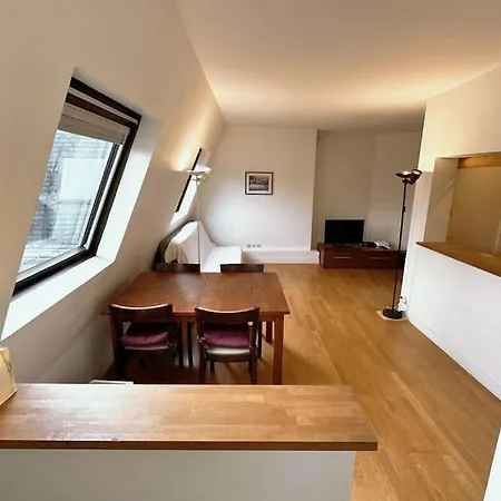 Apartment Beau Type Loft Tres Bien Situe Paris